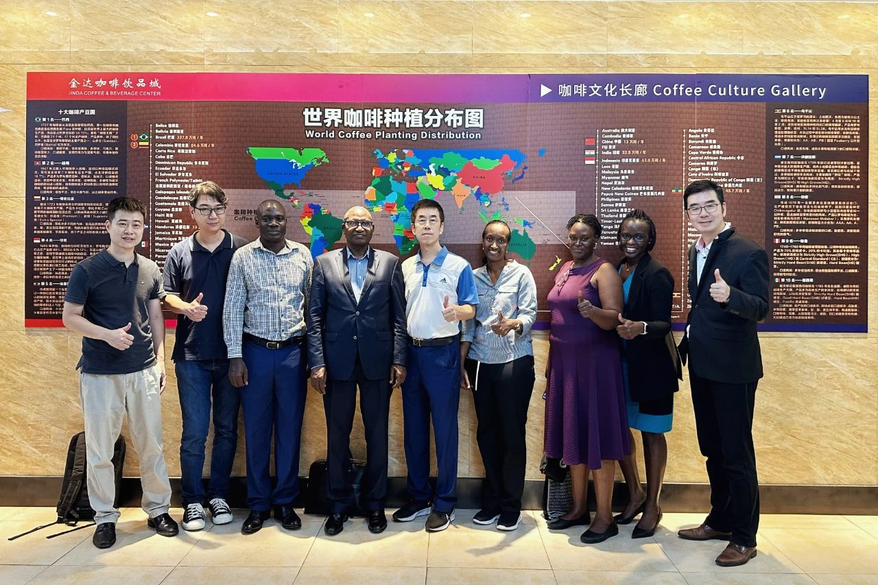 烏干達咖啡發(fā)展局（UCDA）總裁來訪金達