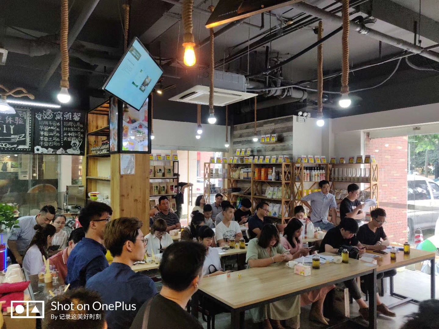 金達(dá)咖啡飲品城-幫扶式奶茶培訓(xùn)，讓茶飲店創(chuàng)業(yè)更輕松！