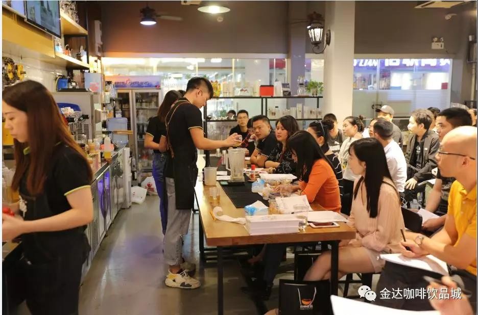 味都帶你走進秋冬季新品，交流與了解飲品文化