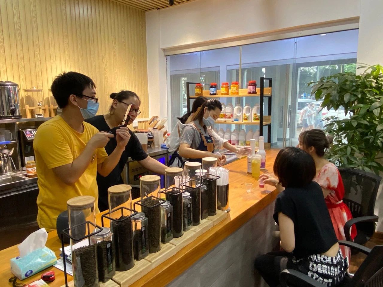 廣州直播節(jié)“在穗臺(tái)商分會(huì)場(chǎng)”,兩岸網(wǎng)紅主播齊聚松洲街金達(dá)咖啡飲品城打卡 廣州直播節(jié)“在穗臺(tái)商分會(huì)場(chǎng)”,兩岸網(wǎng)紅主播齊聚松洲街金達(dá)咖啡飲品城打卡