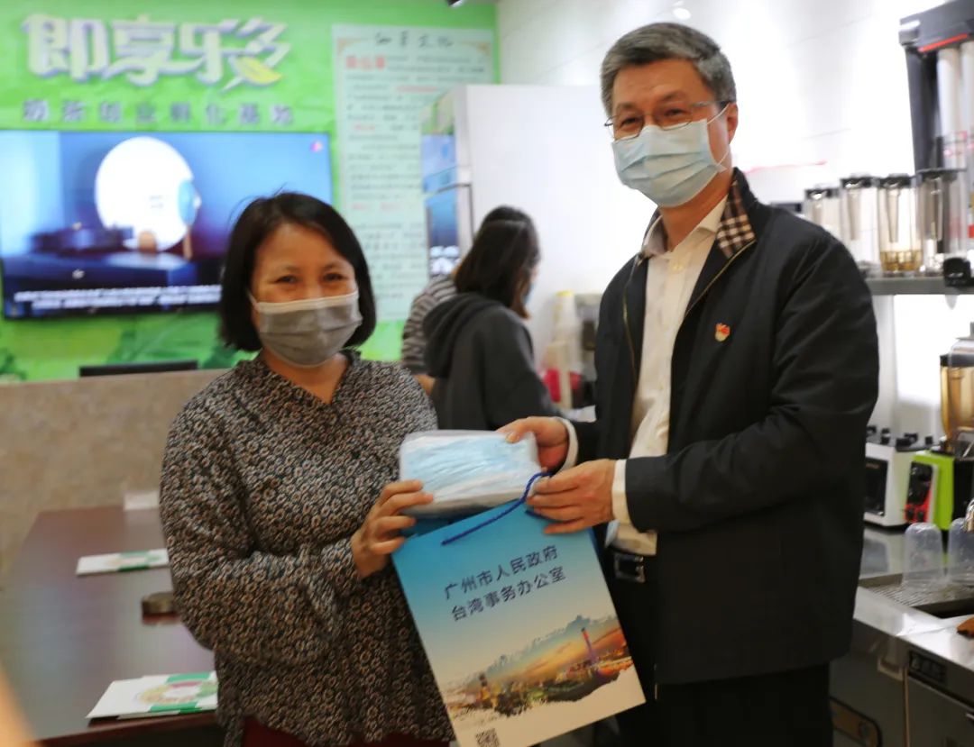 【領導關懷】廣州市臺辦曾主任率隊蒞臨金達咖啡飲品城慰問臺商并指導工作