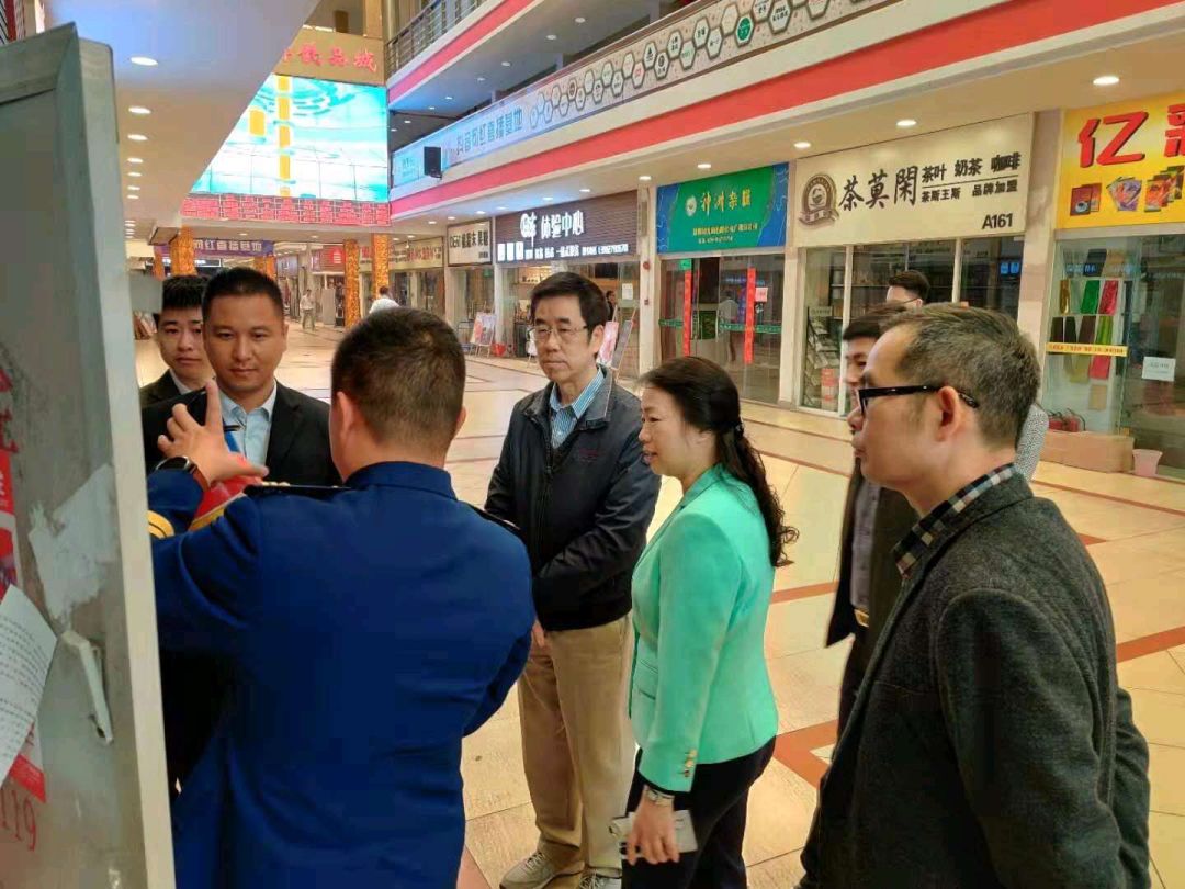 【市場動態(tài)】白云區(qū)副區(qū)長盧綺文帶隊到金達咖啡飲品城檢查安全生產(chǎn)工作