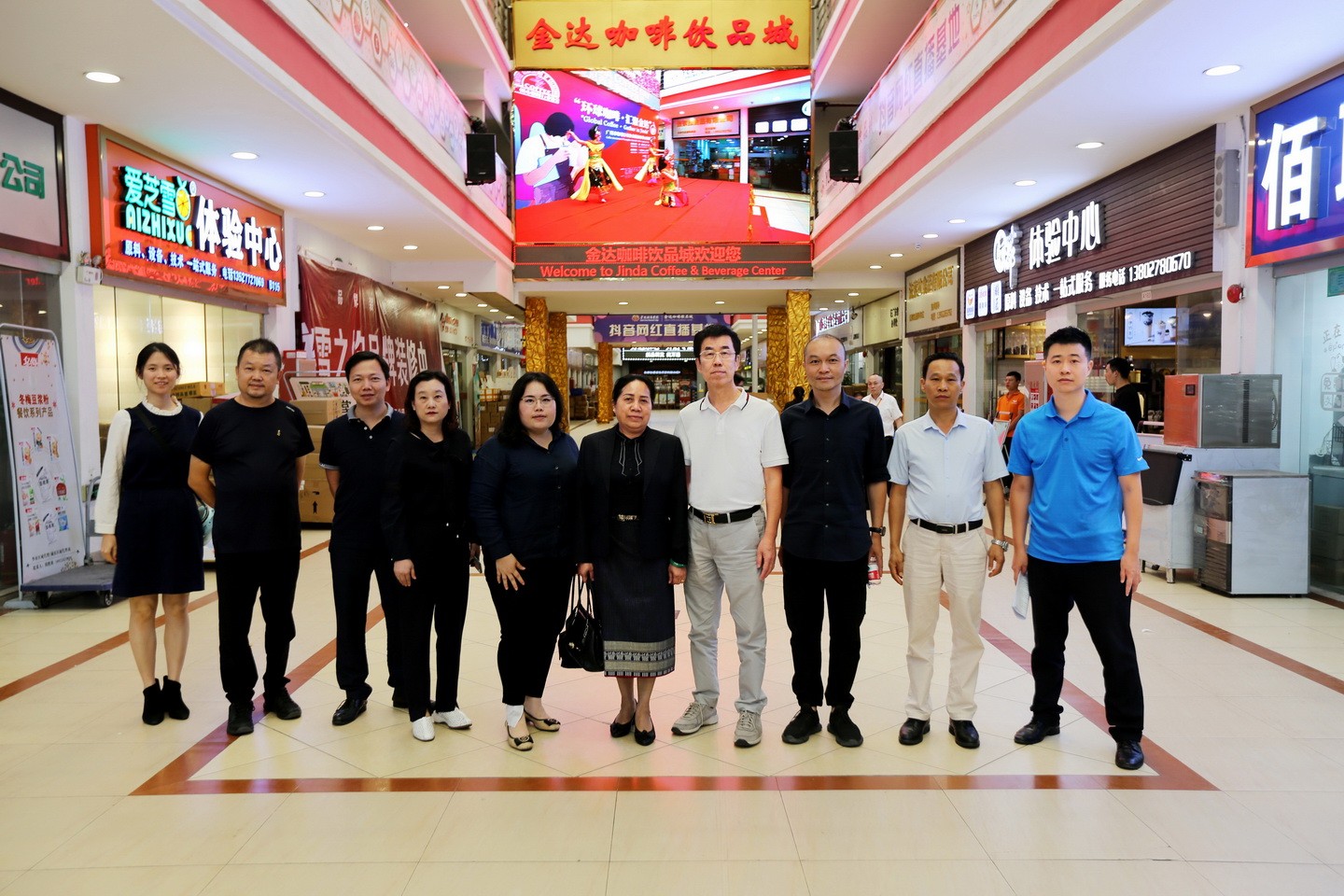 老撾駐廣州總領事館沙婉萍總領事一行蒞臨金達咖啡飲品城考察交流
