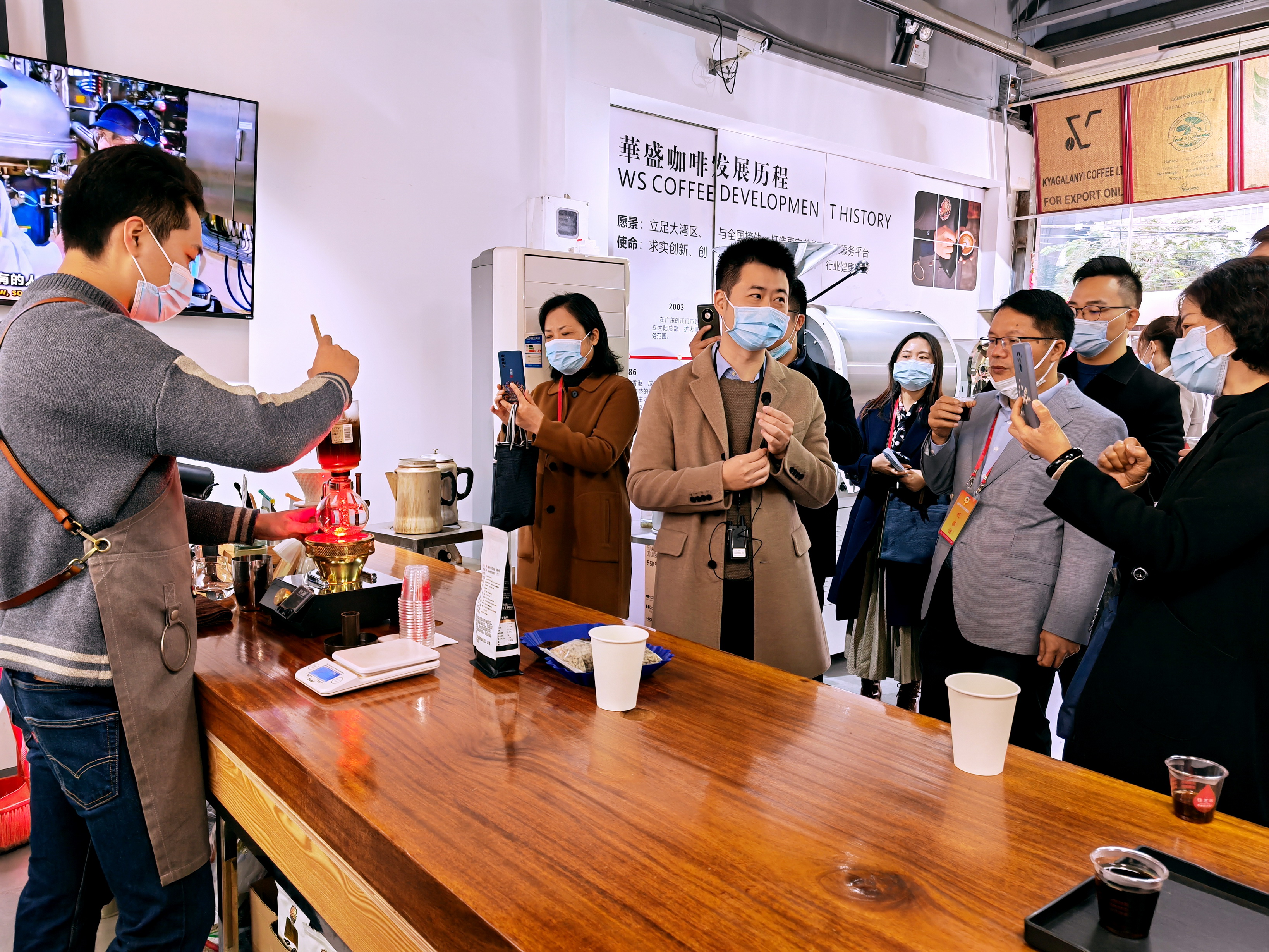 廣州白云區(qū)政協(xié)袁東華主席一行到松州街道金達(dá)市場和江南市場調(diào)研指導(dǎo)工作