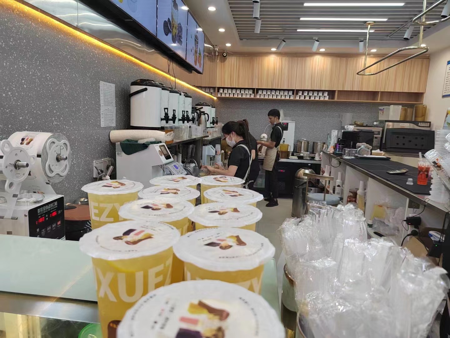 金達咖啡飲品城：咖啡新茶飲，送給白云抗疫工作者，傳遞愛心與溫暖 