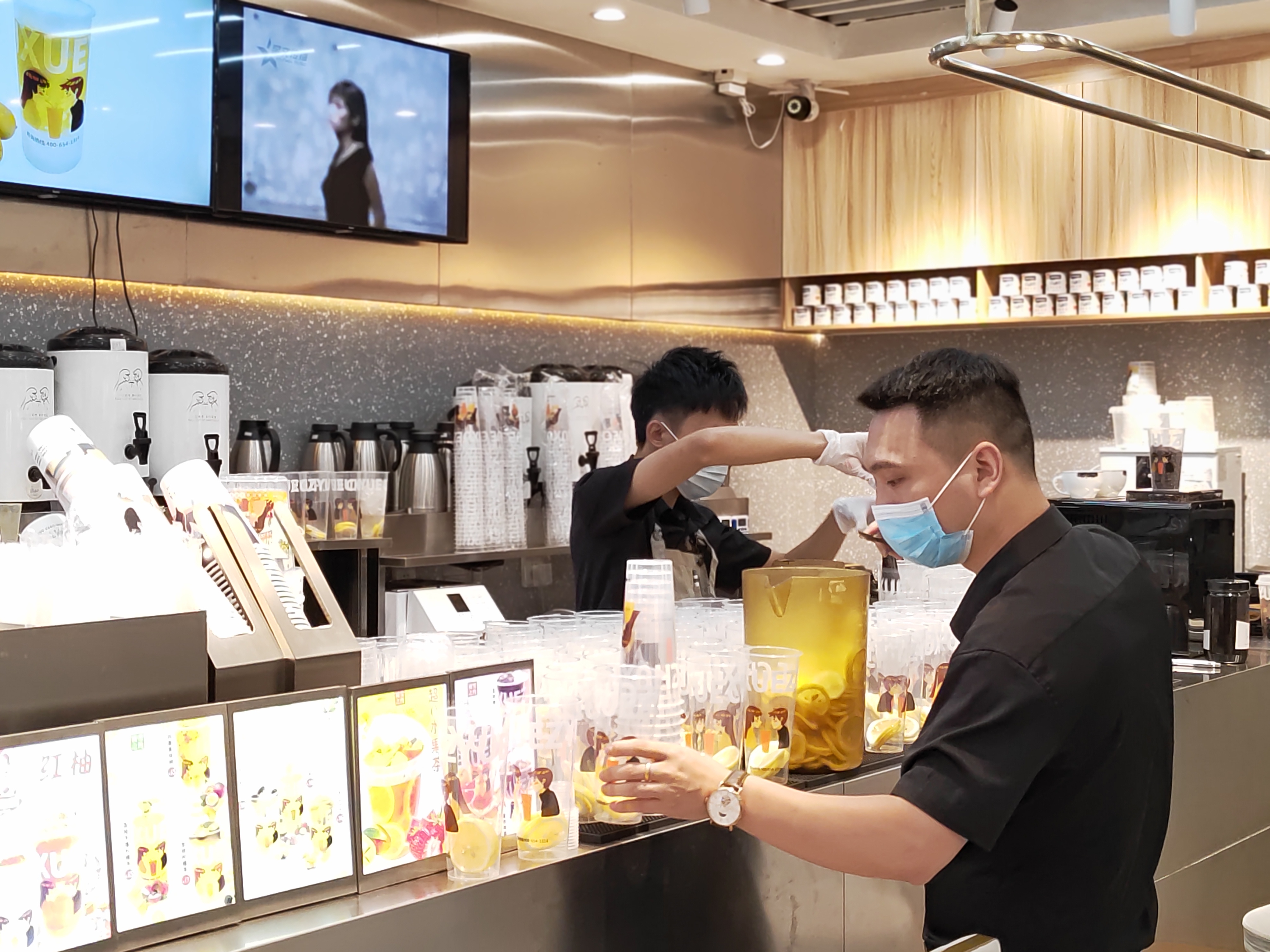 金達(dá)咖啡飲品城連續(xù)多次參與支持白云區(qū)防疫抗疫工作,履行社會(huì)責(zé)任 金達(dá)咖啡飲品城連續(xù)多次參與支持白云區(qū)防疫抗疫工作,履行社會(huì)責(zé)任